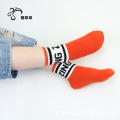 2020 Custom Fashion Logo Baumwollstreifenschule Kinder Kinder Tube Boy Socken Socken